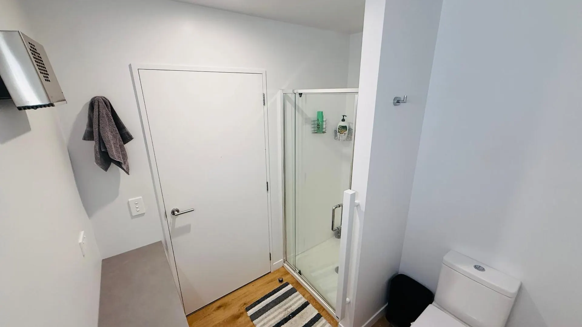 Private Room In Modern Apartment كريستتشيرش 0*,