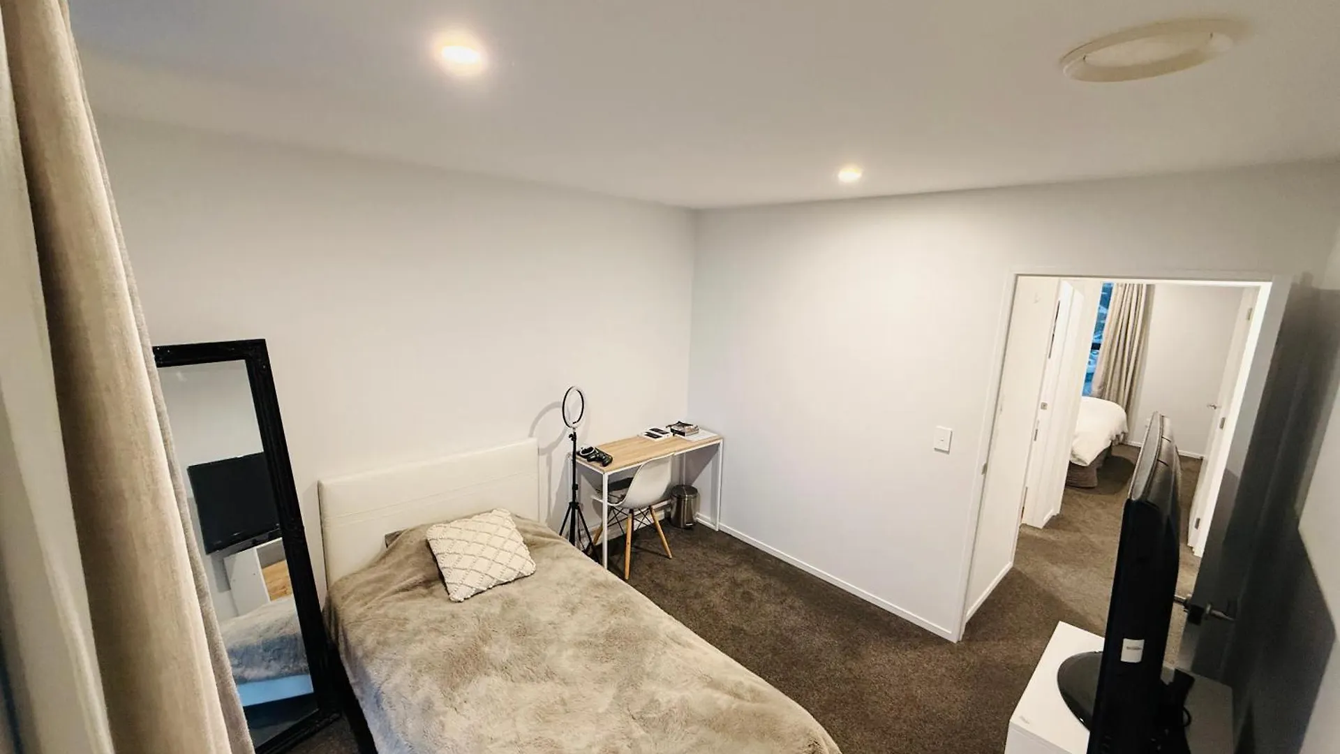 Private Room In Modern Apartment كريستتشيرش نيوزيلندا