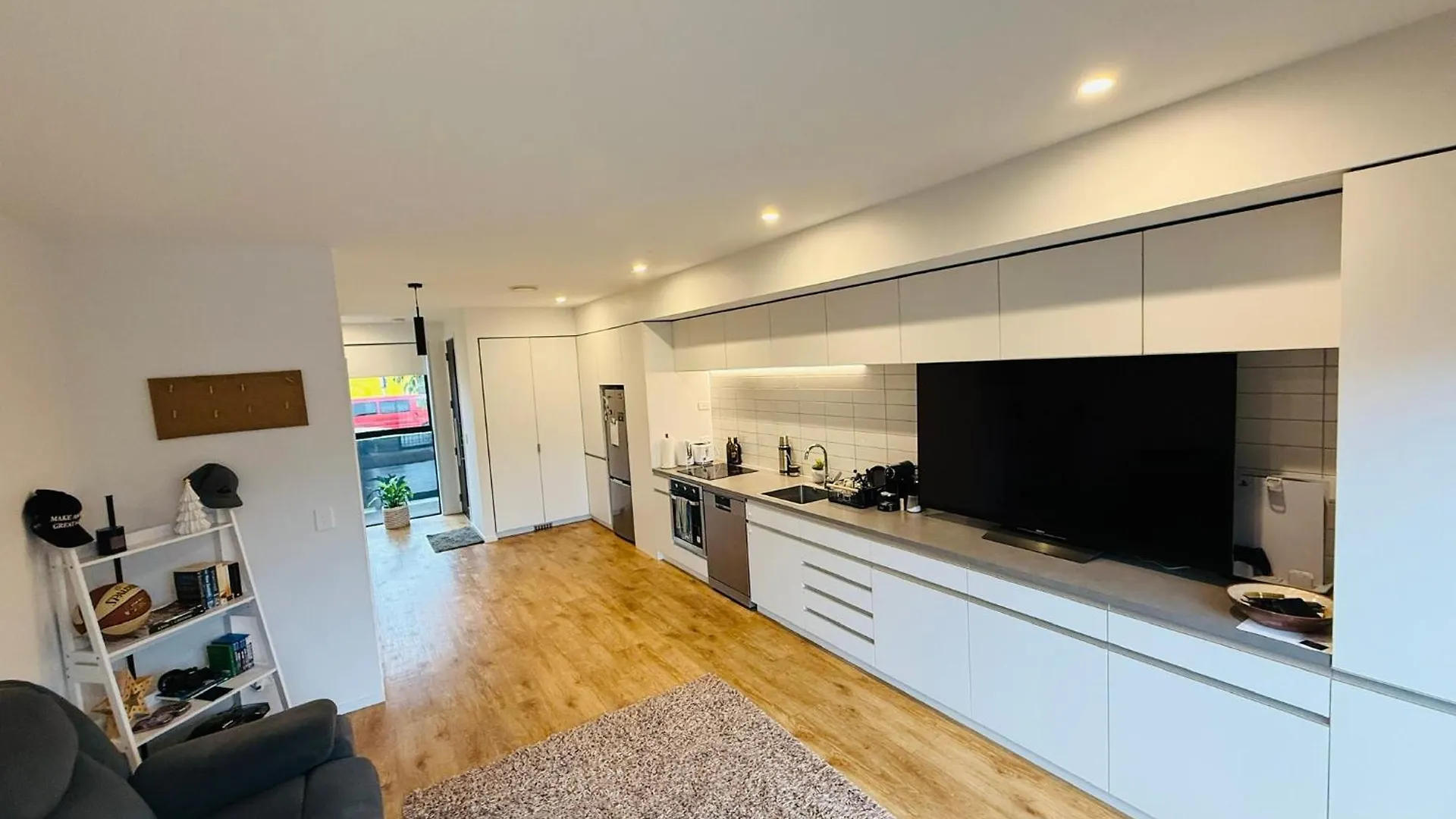 Private Room In Modern Apartment كريستتشيرش